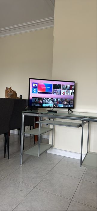Mesa para computador + TV 32 polegadas