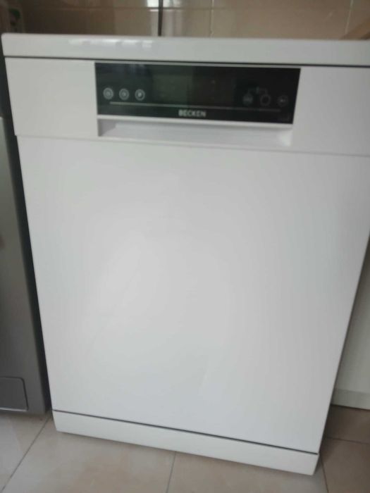 Máquina de lavar loiça Becken praticamente nova