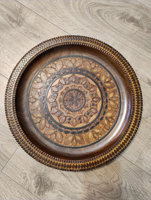 Ozdobny drewniany talerz ścienny