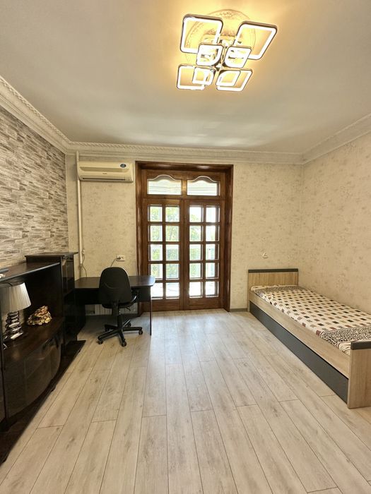 Продаж 3-к квартири в районі площі Маяковського