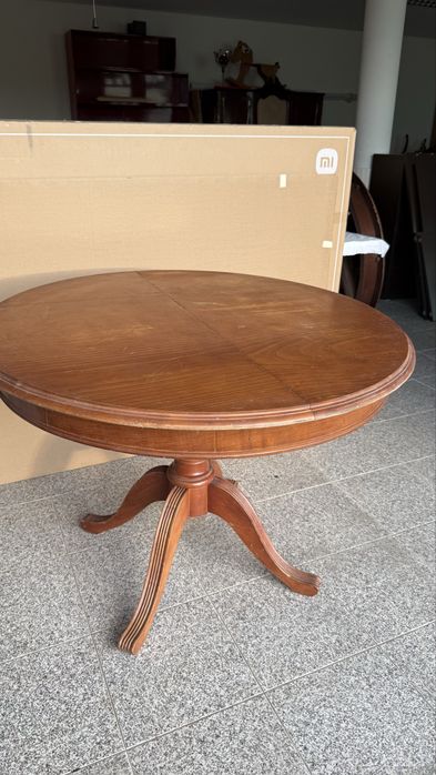 Mesa de Jantar Redonda Extensível, Pé Central Torneado, Estilo Regência