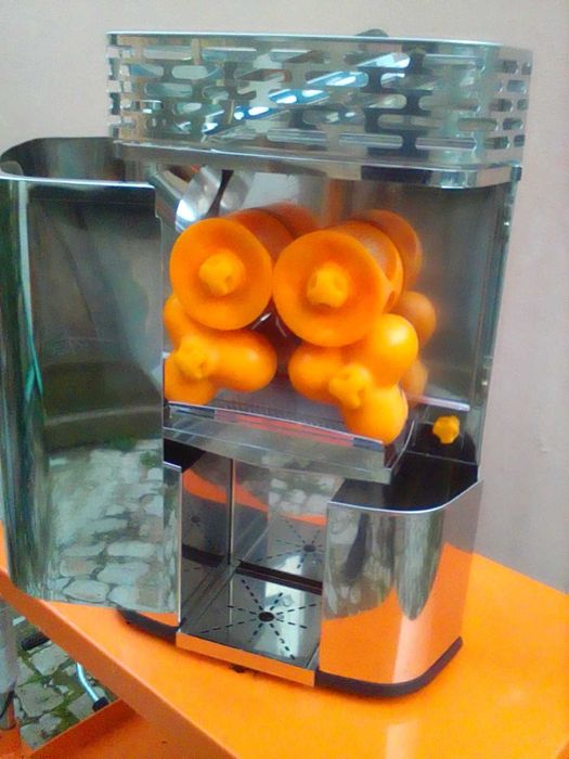 MAQUINA DE SUMOS CITRINOS ESPREMEDOR  ZUNATUR