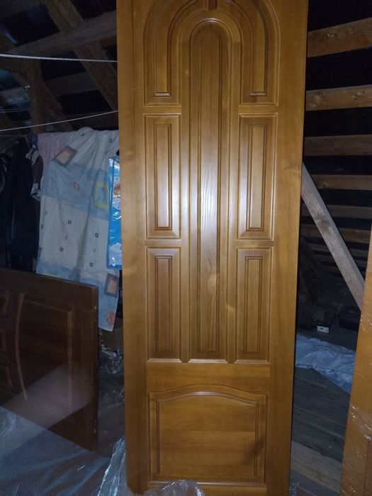 Продам двері міжкімнатні натуральне дерево