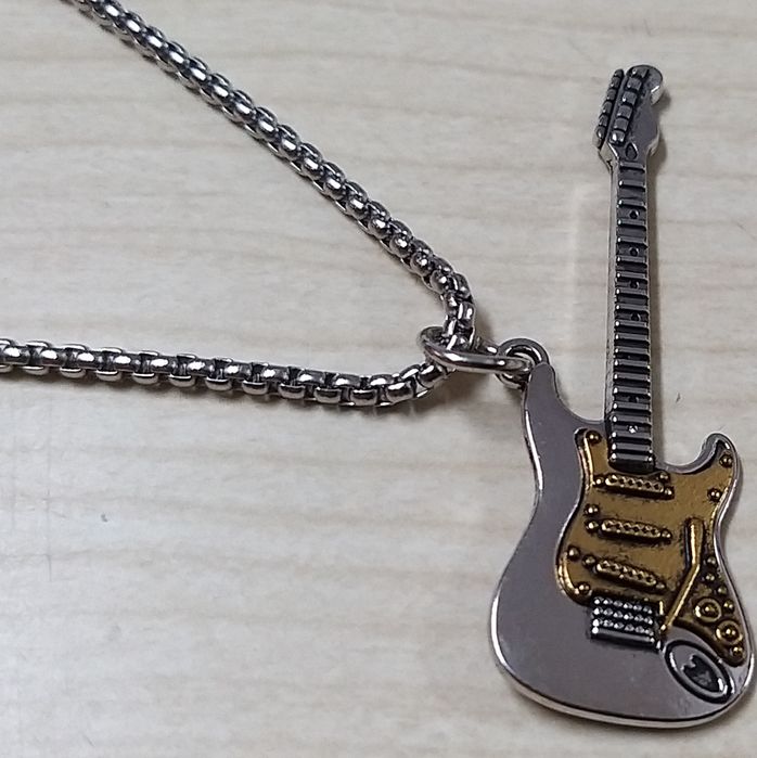 Colar Guitarra Elétrica.