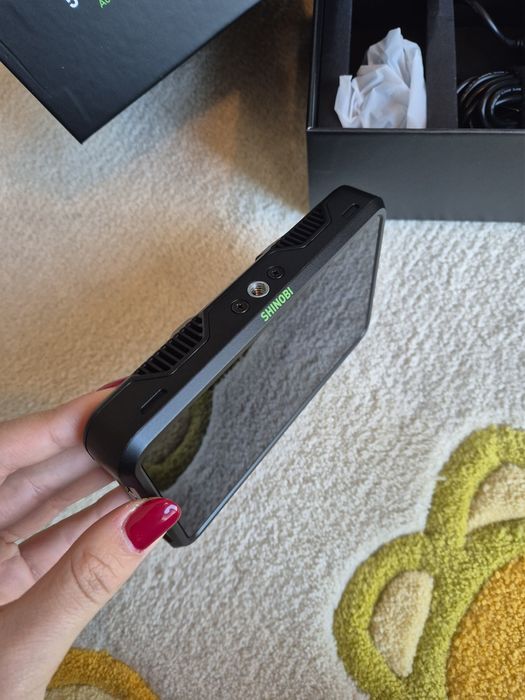 Monitor Atomos Shinobi 5" 4K HDR + Bateria + Adaptador Nato SmallRig