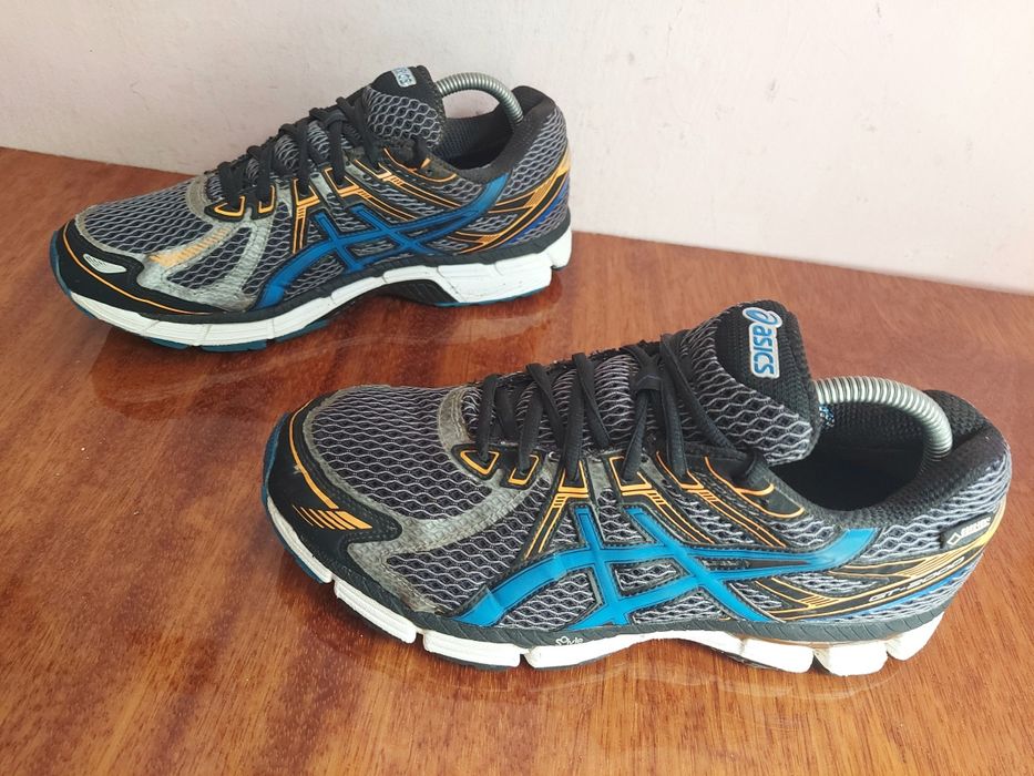 Кроссовки бігові фірми Asics GT 2000  gore tex оригінал 


Розмір по б