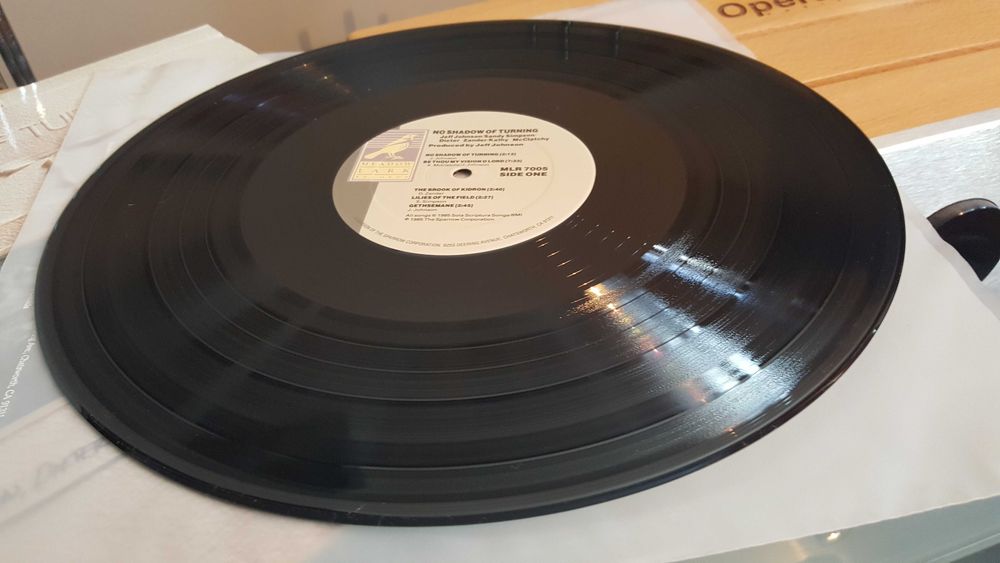 Vinyl. Jeff Johnson, Sandy Simpson. ,,No Shadow of Turning,,