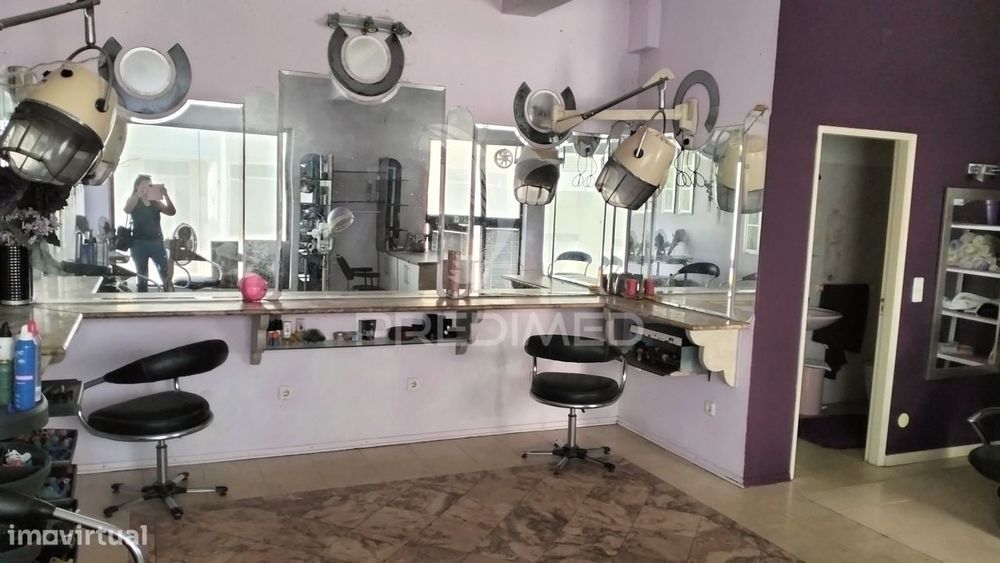 Loja para salão , estética, comercio. Ou até mesmo para habitação.