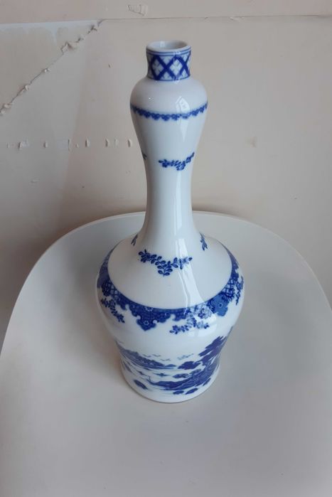 Belíssima Garrafa em Porcelana "Cantão"