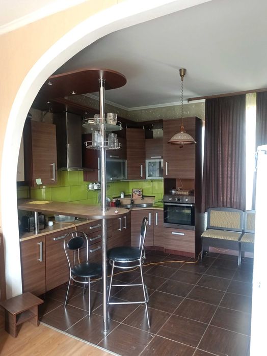 Будинок в центрі селища Солотвин під бізнес