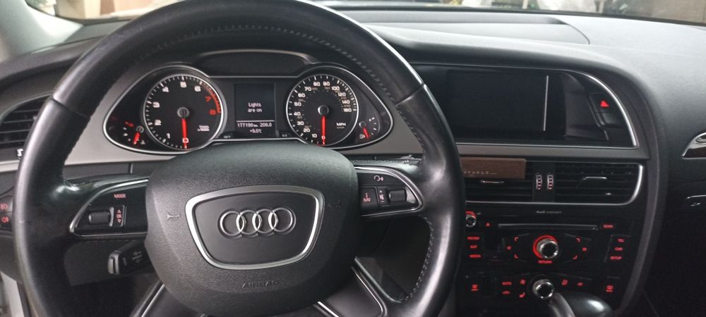 Ауди А4 б 8 квадро  2013год