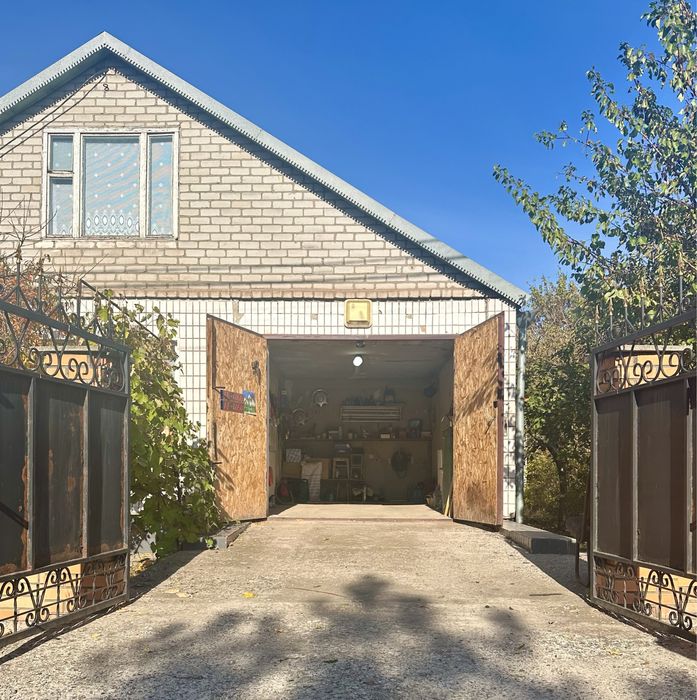 Дом с хоз постройками,  Глееватка