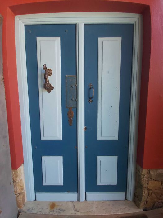 Porta antiga em madeira