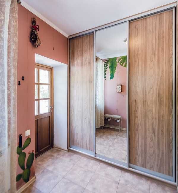 77 Будинок в парку "Сирецький Гай " басейн мангал музика альтанка