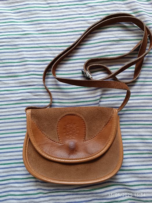 Mala pequena em pele rústica