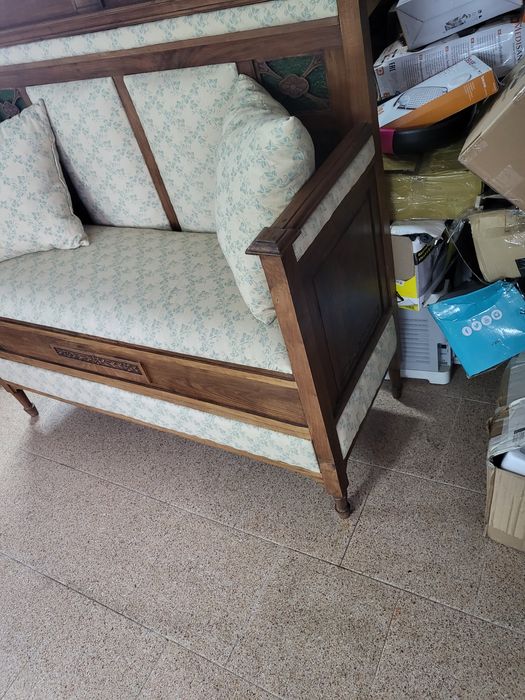 Banco antigo impecável