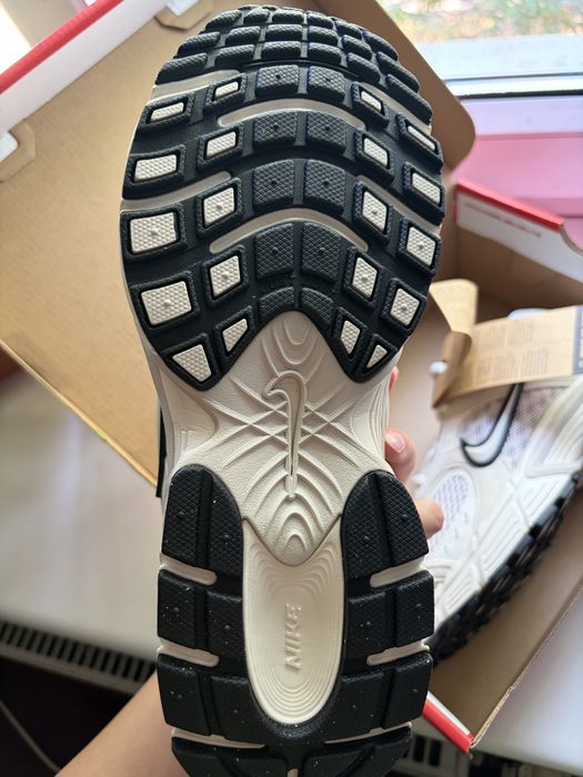 Sprzedam nowe sneakersy Nike V5 RNR