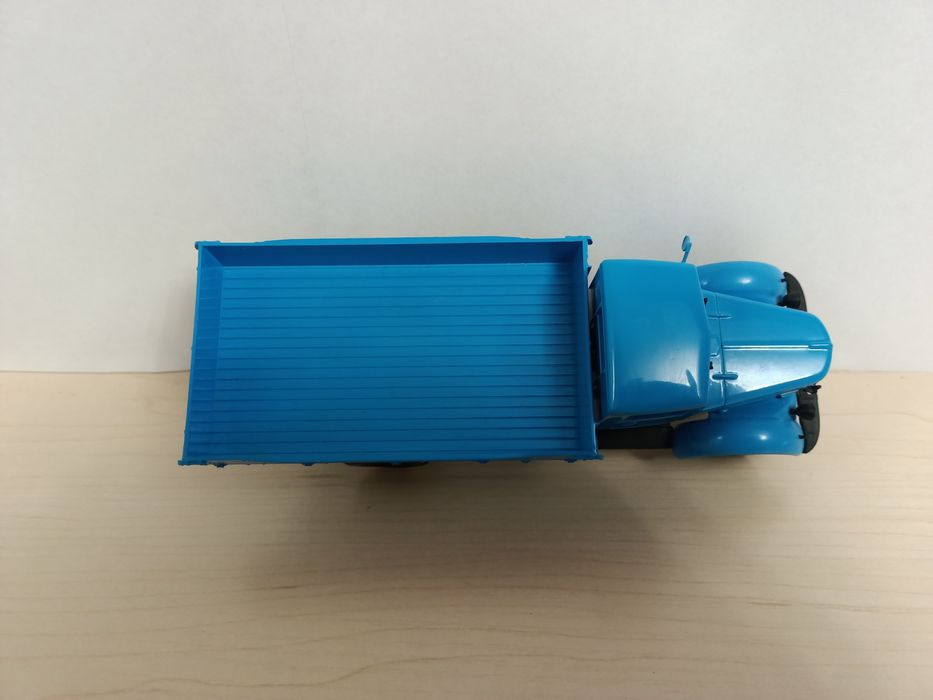 Колекційна модель МАЗ-200 Бортова 1:43 Автоісторія автолегенди ссср