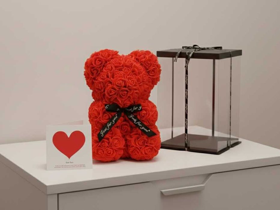 Ведмедик з квітів троянд подарунок коханій дівчині набір на Валентина