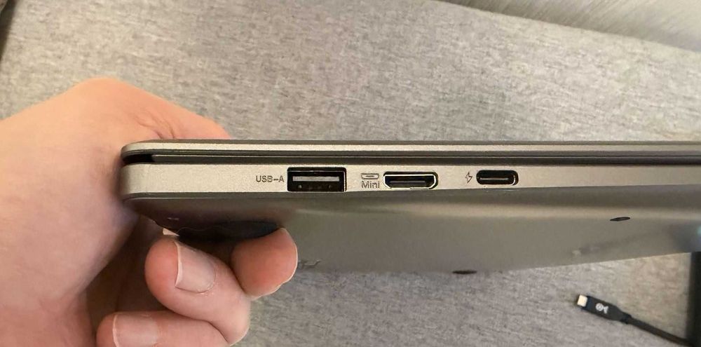 Crowview Note lapdock - ekran z klawiaturą i touchpad w formie laptopa