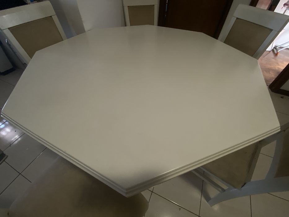 Mesa octogonal usada branca