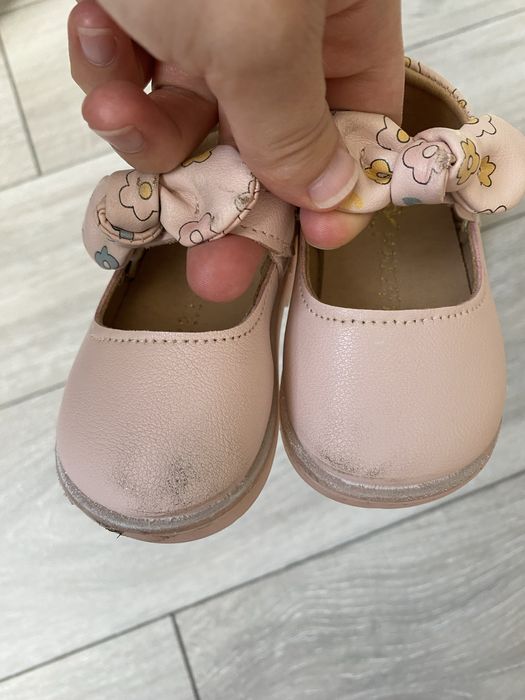 Туфельки для дівчинки