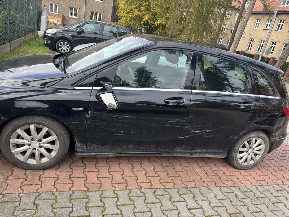 Sprzedam Mercedes- Benz  B 246  wiecej informacji na telefon 696550870
