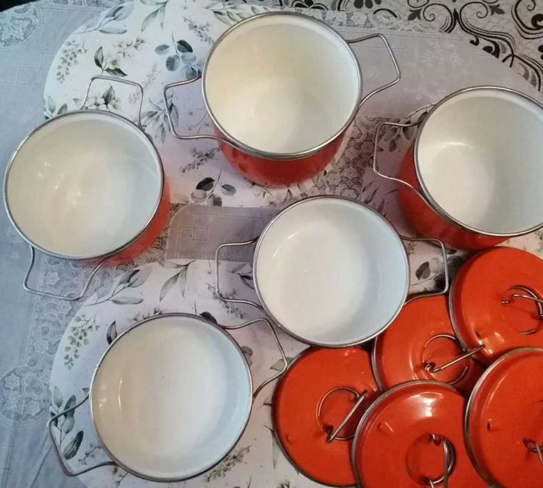 Набор эмалированных кастрюль СССР