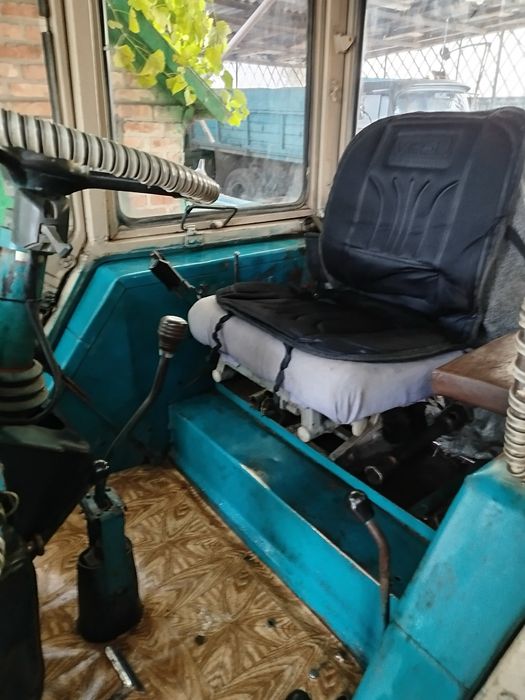 Продам трактор ЮМЗ-6 в хорошем состоянии, есть плуг, культиватор, 2ПТС