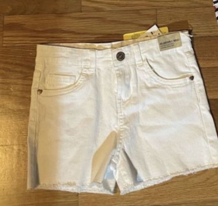 calcas e camisolas /bodies de bebe, capa chuva , vestidos , babetes com etiqueta