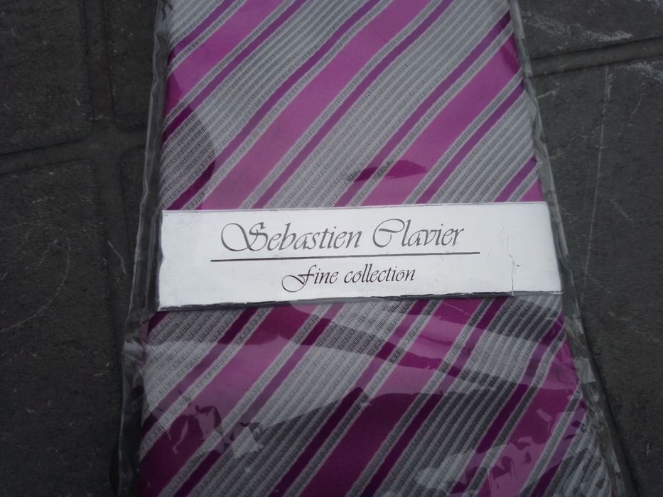 Галстуки от модных брендов.