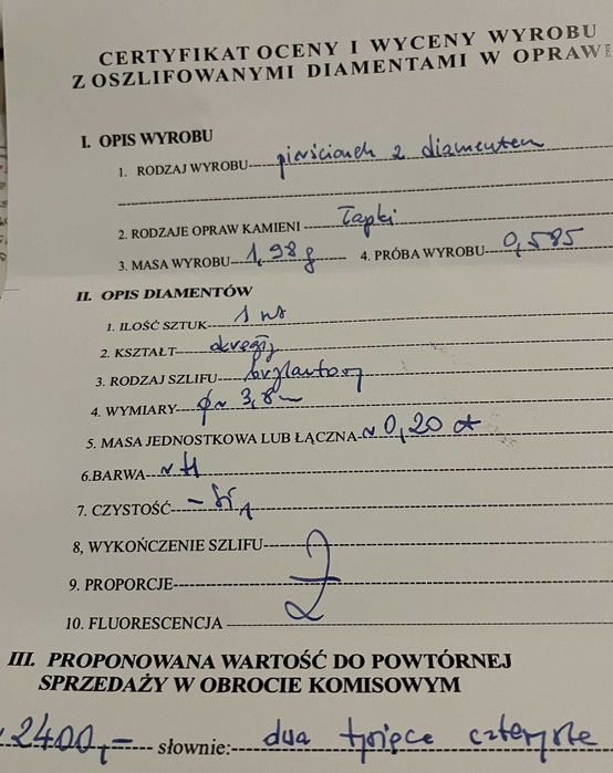 Pierścionek z diamentem