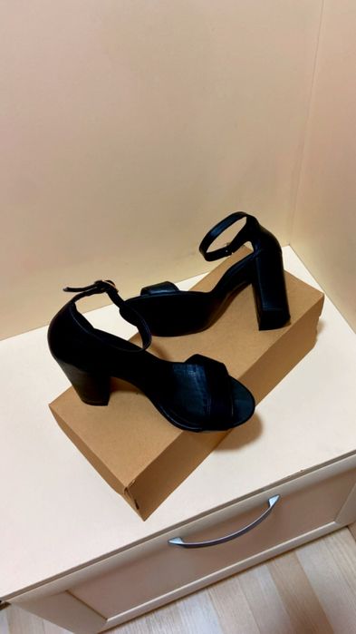 Босоніжки натуральна шкіра 37 р