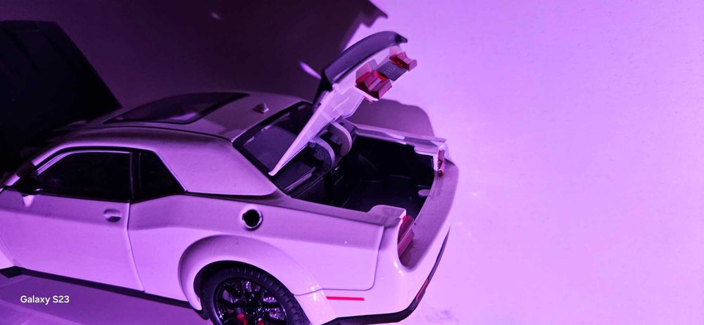 Model dodge challenger  20 cm 7cm