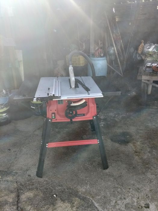Serra de circular com mesa