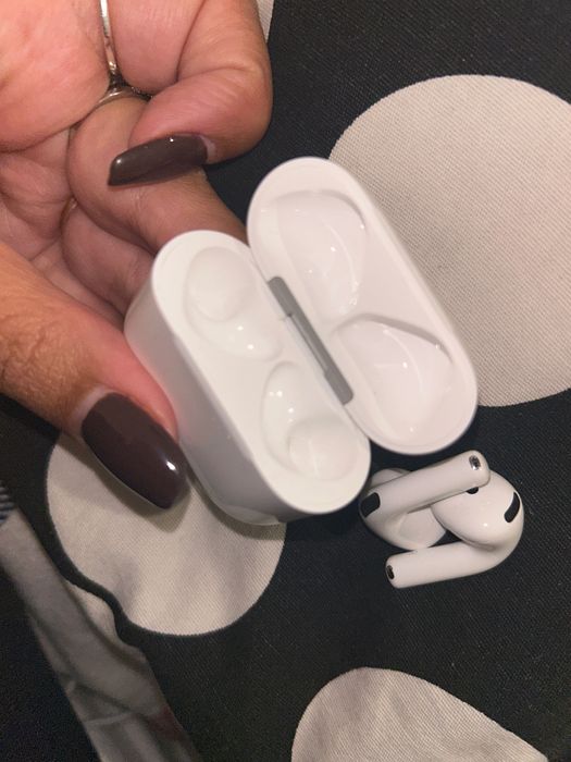 Apple AirPods 4 com Active Noise Cancelation