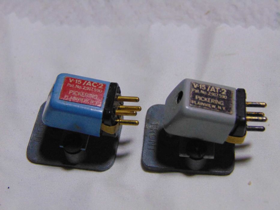 Duas cabeças Gira Discos Pickering V15/AC-2 outra Pickering V15/AT-2