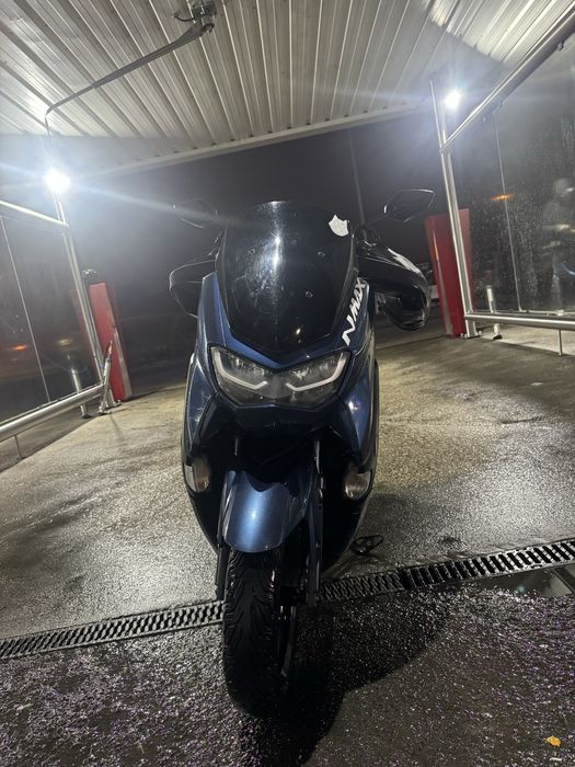 Moto nmax 2023 azul usada