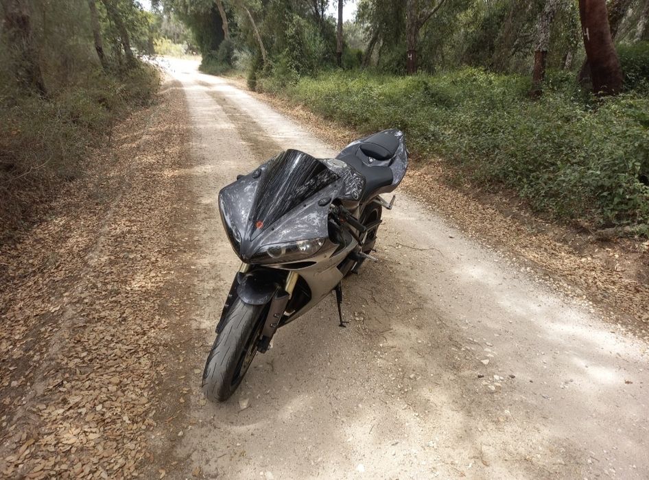 Yamaha r1 2004 rn12