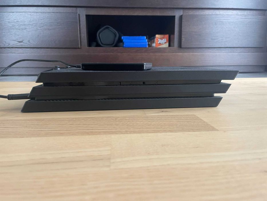 PS4 Pro 1TB (CUH-7016B) + Dysk Zewnętrzny Seagate 2TB (Łącznie 3TB!) + Pad | Zadbana