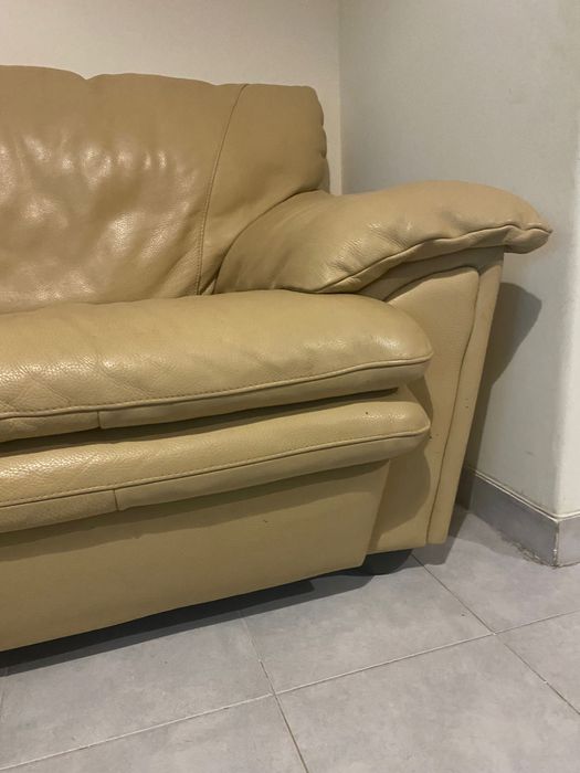 Sofá pele bege em excelente estado