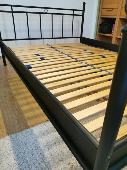 Łóżko metalowe, Rezerwacja.