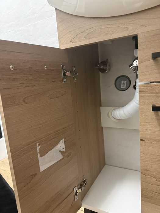 Szafka Łazienkowa z umywalka ( bez baterii i syfonu )