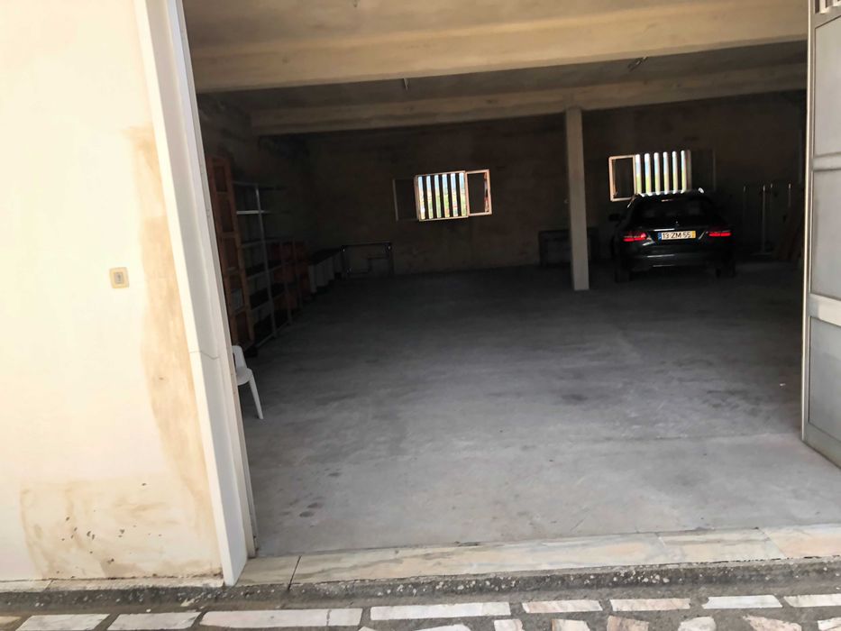 Armazém,  Garagem junto ao modelo continente Tomar