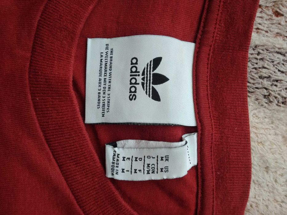 Футболка Adidas на лампасах