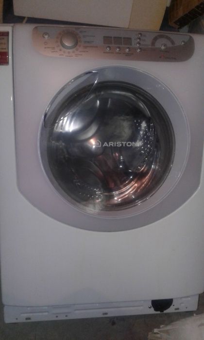 Продам по запчастям стиральную машину Ariston AQSF 105