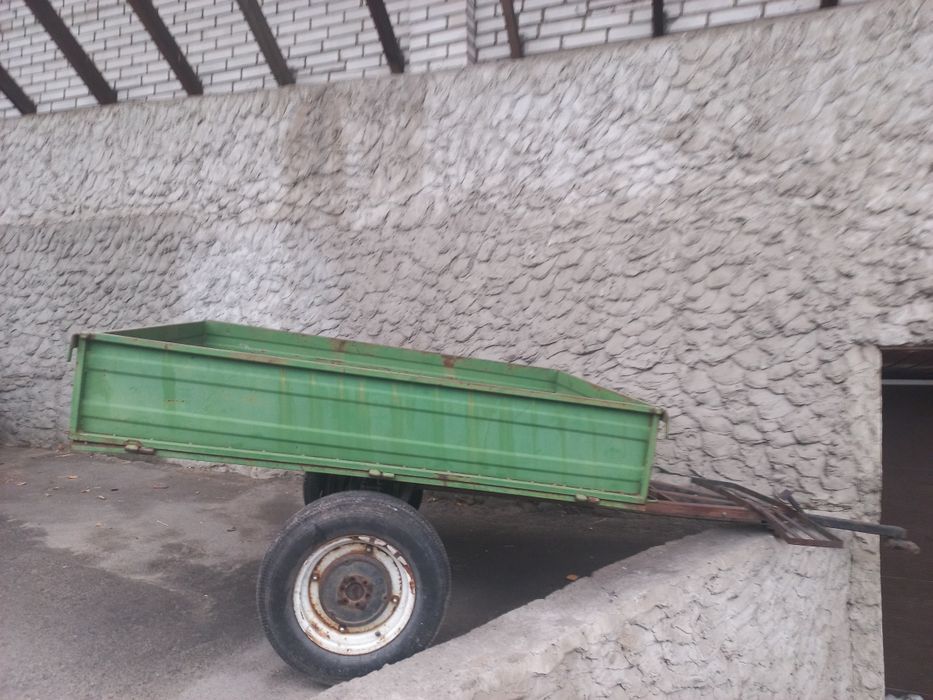 Прицеп-самосвал с тормозом