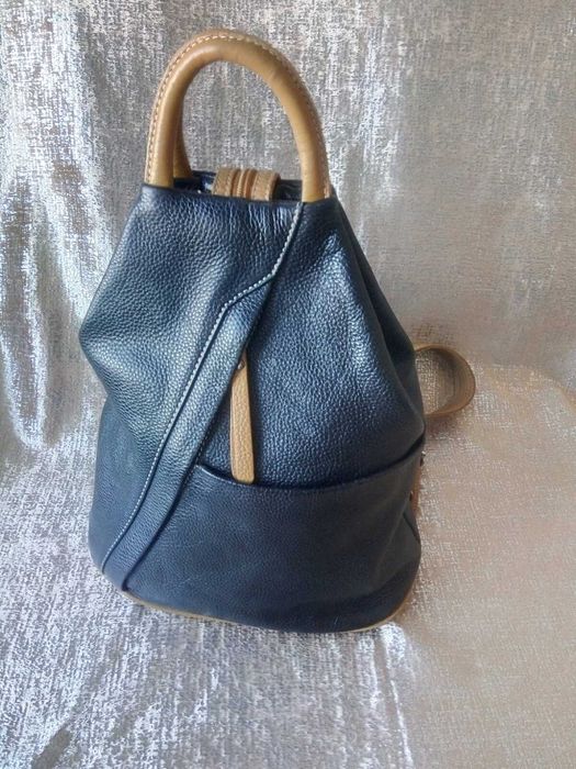 Сумка-рюкзак з натуральної шкіри .Комбінація кольорів чорний/охра