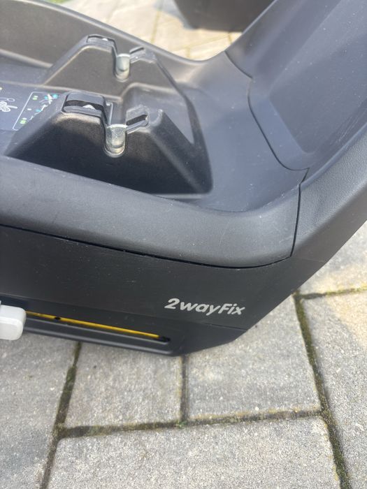 Maxi cosi pebble plus z bazą, czarny