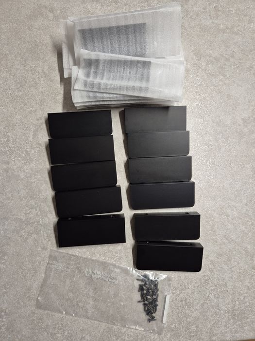 Zestaw uchwytów krawędziowych AGR12R CAPTURA do szafy ADBOX